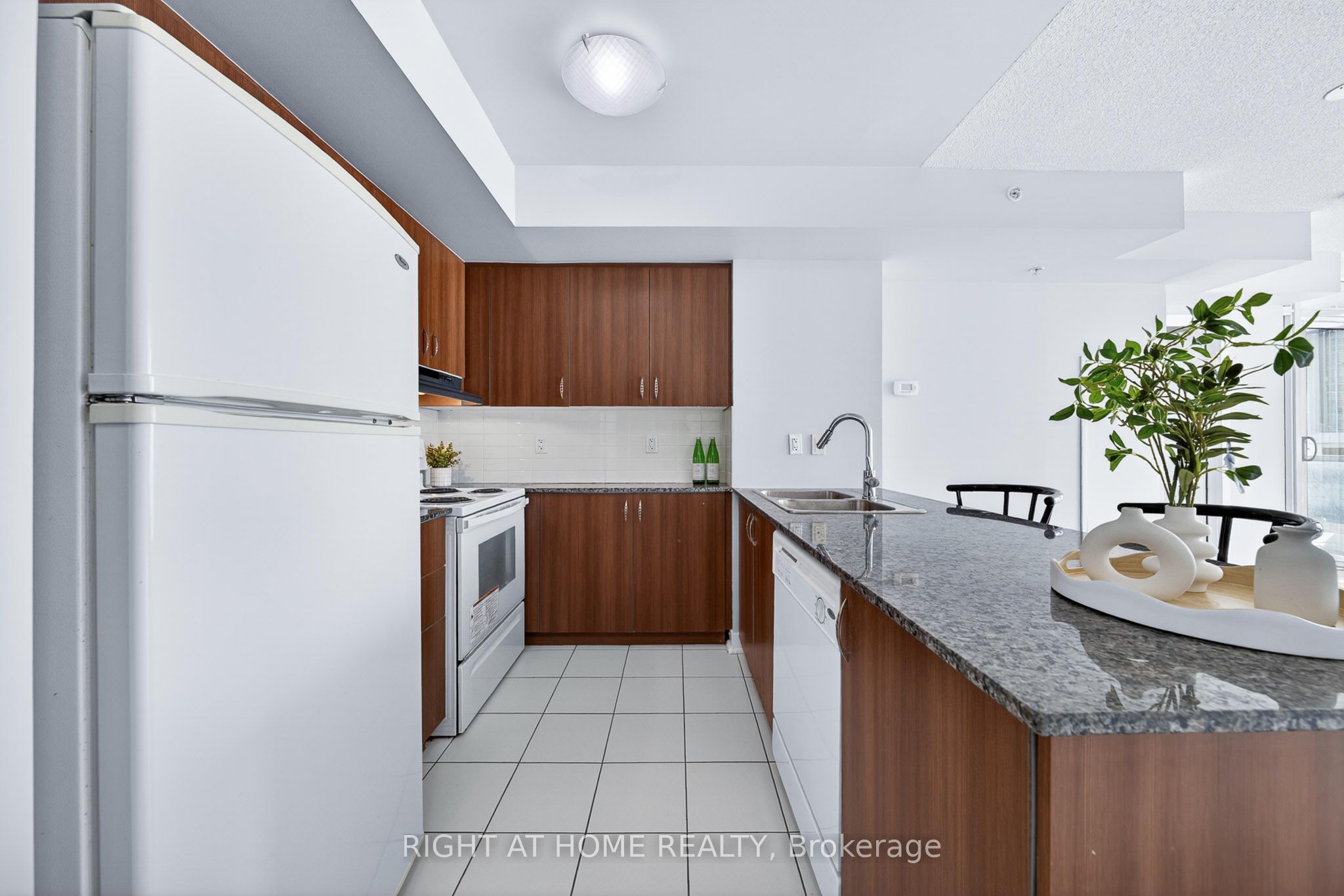 1307-5740 Yonge Street, Toronto, ON, M2M 3T3 photo 5