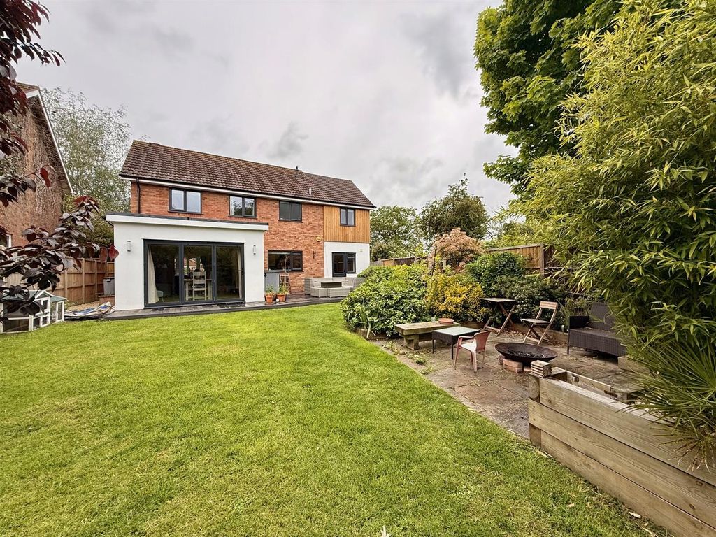 Additional image 2 of 5 bed detached house to rentTeme Avenue, Malvern WR14