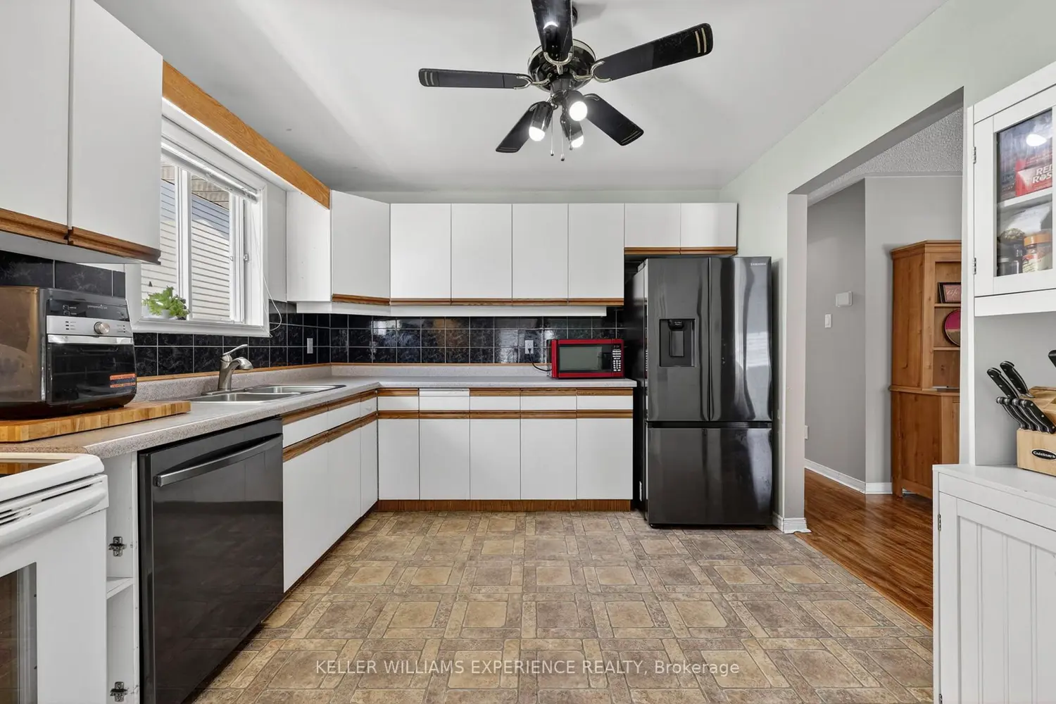 Additional image 7 of 645 Bayview Drive