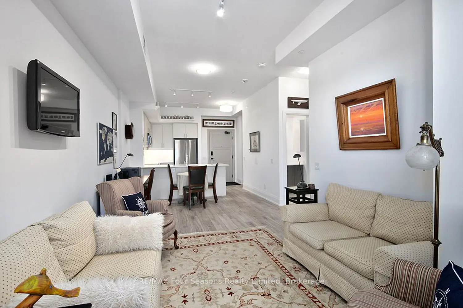 1 Hume Street 402 photo 5