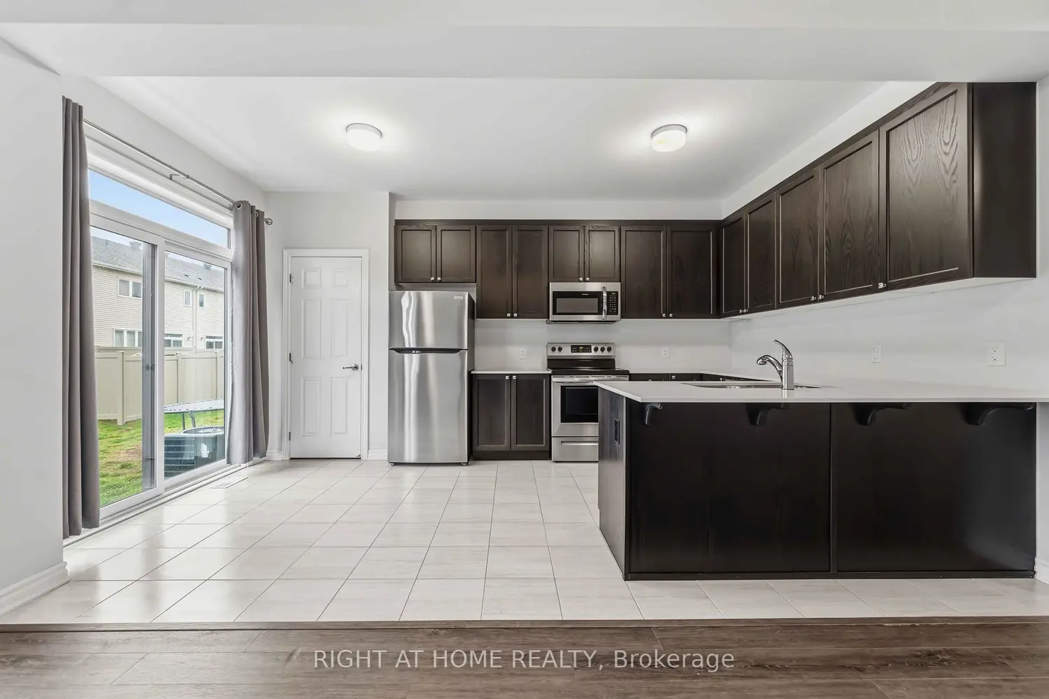 709 Derreen Avenue photo 4