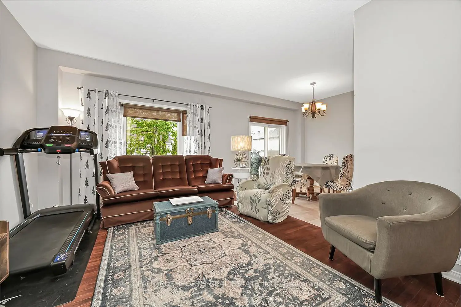 310 Jasper Crescent photo 4