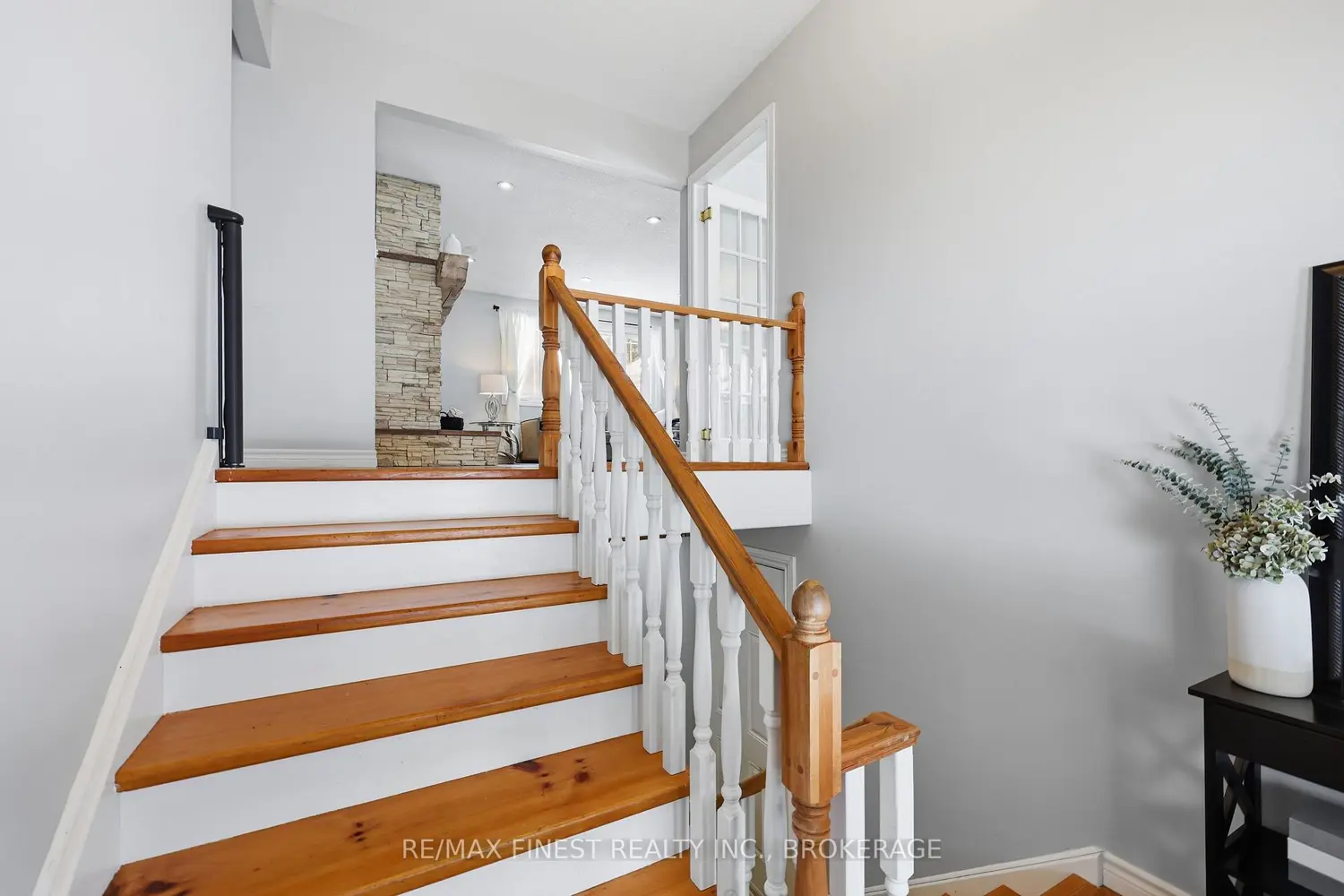 2518 Rideau Ferry Road photo 3
