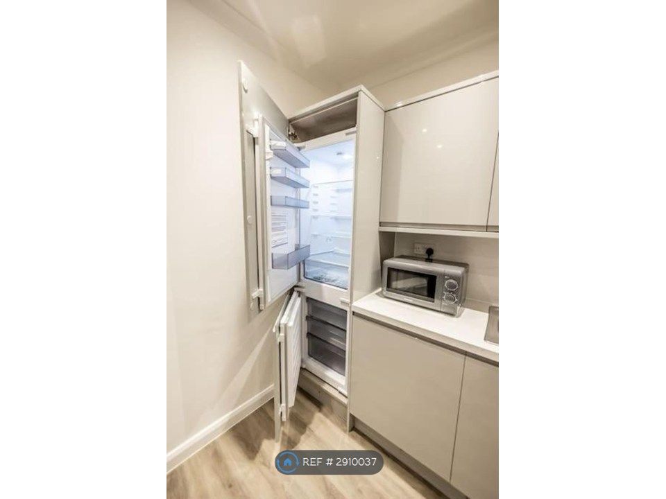 Additional image 8 of 2 bed flat to rentCounty Road, Swindon SN1