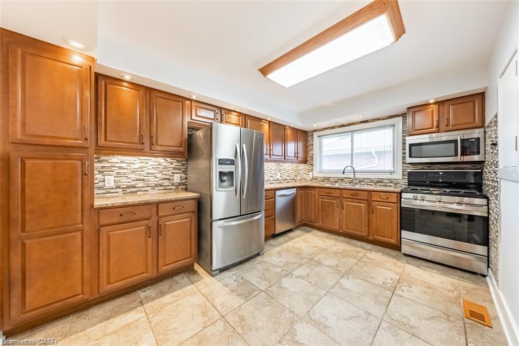 Upper-172 Fennell Avenue E, Hamilton, ON, L9A 1S3