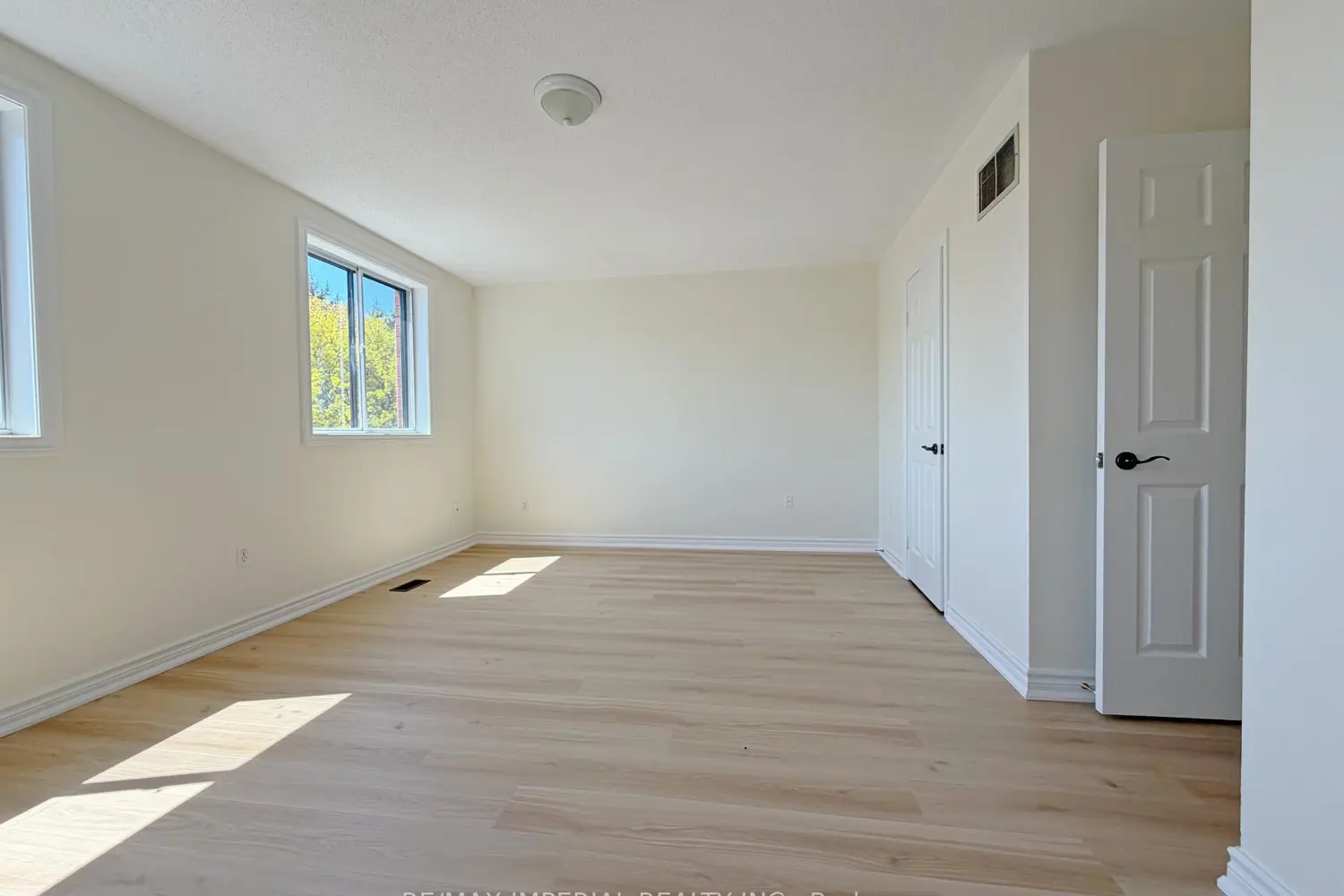 Additional image 3 of 623 - 623A The Queensway