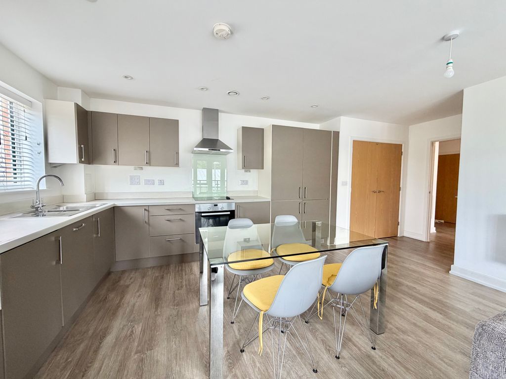 Additional image 3 of 2 bed flat to rentHolmbush Mews, Horsham RH12