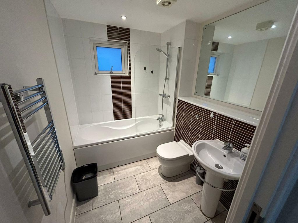 Additional image 9 of 2 bed flat to rentTrawler Road, Maritime Quarter, Swansea SA1