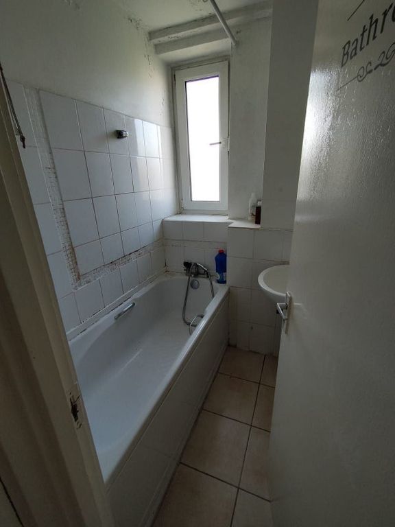 Additional image 6 of Room to rentParkway Crescent, London E15