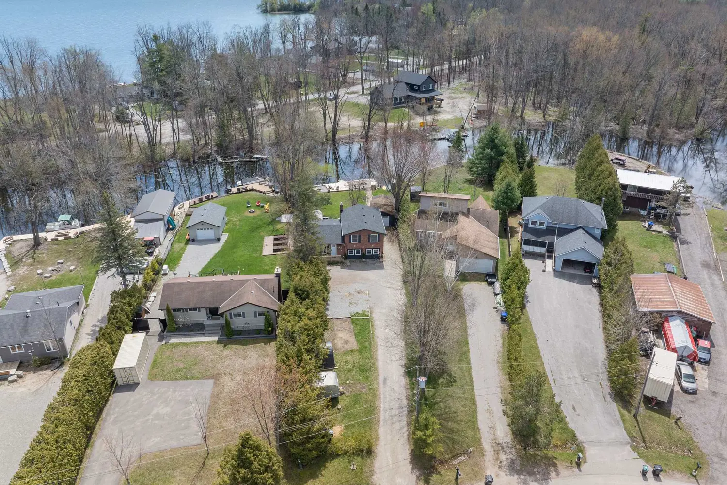 2668 Westshore Crescent photo 5