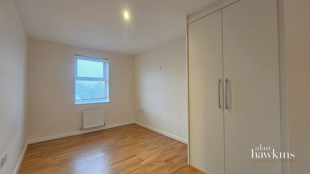 Additional image 4 of 2 bed flat to rentCloatley Crescent, Royal Wootton Bassett SN4
