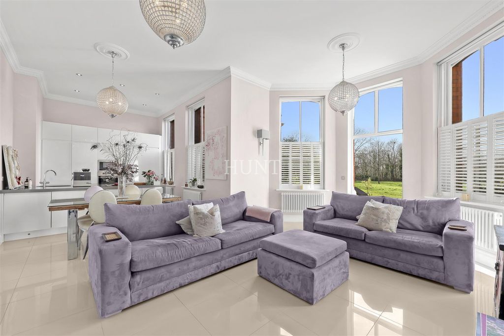 Additional image 2 of 3 bed flat for saleNorthumberland House, Repton Park, Woodford Green IG8
