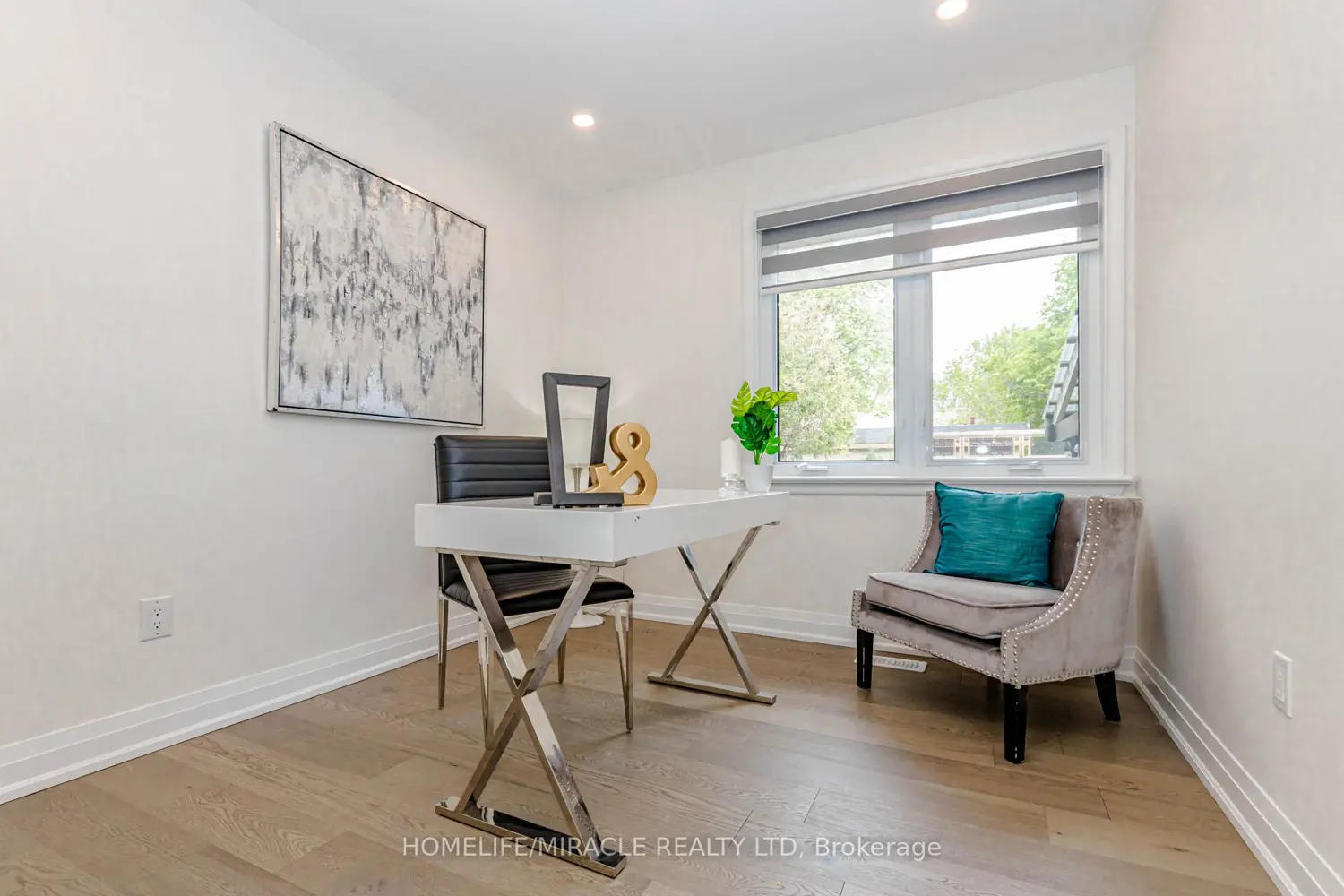 Additional image 12 of 563 Taplow Crescent