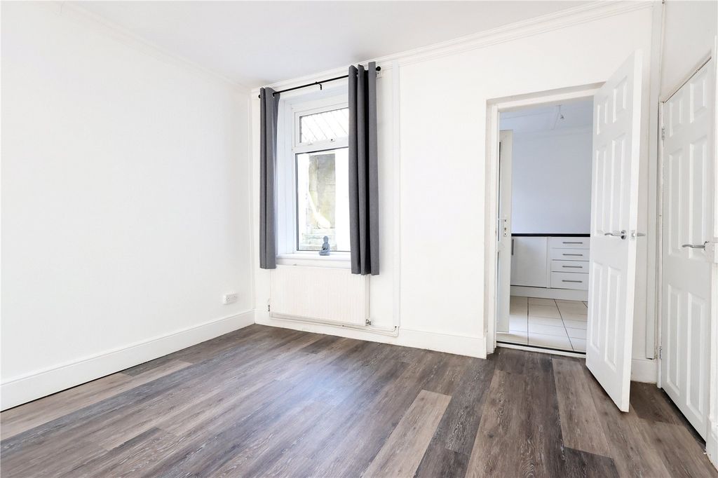 Additional image 3 of 3 bed flat to rentHigh Street, Tonypandy CF40