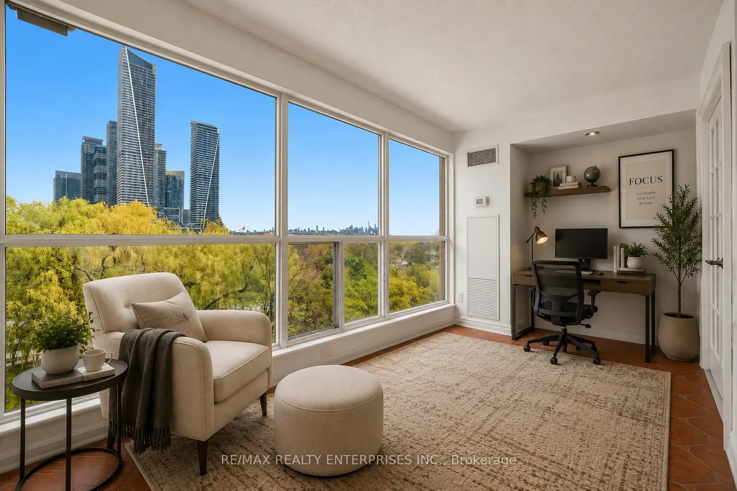 2261 Lake Shore Boulevard 607 photo 4