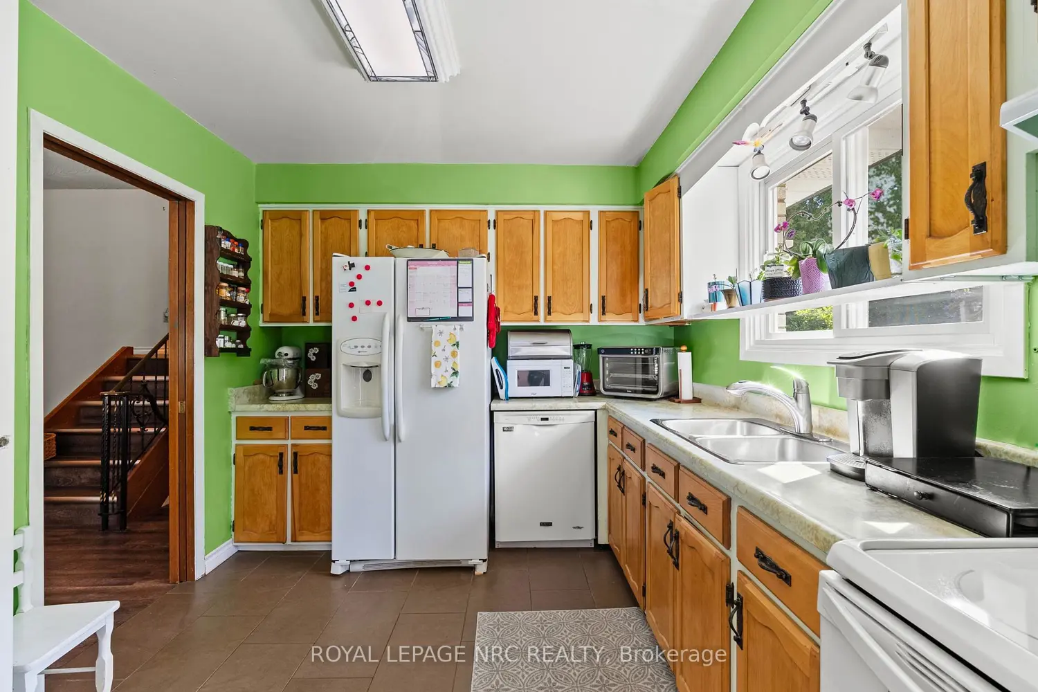 21 Upper Canada Drive photo 4