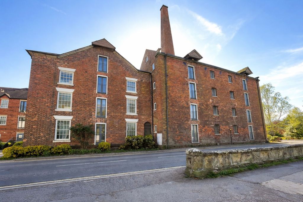 2 bed flat to rentWem Mill, Mill Street, Wem, Shrewsbury, Shropshire SY4
