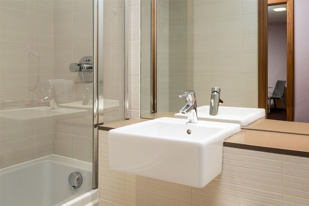 Additional image 4 of 1 bed flat to rentRoomzzz City - Liberty, Leeds LS1