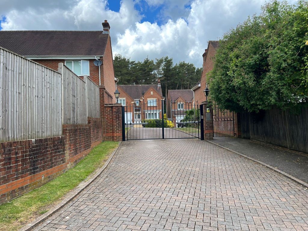 Additional image 19 of 4 bed property to rentVicarage Close, Horsham RH12