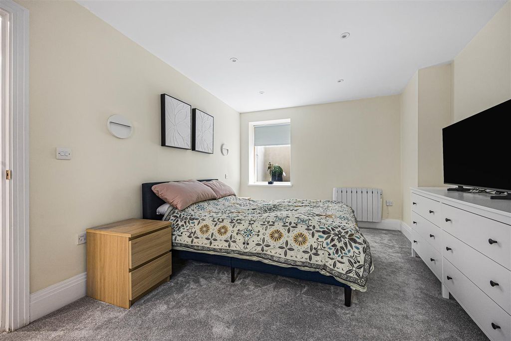 Additional image 8 of 2 bed flat for saleMarlow House, Marlow Road, Maidenhead SL6