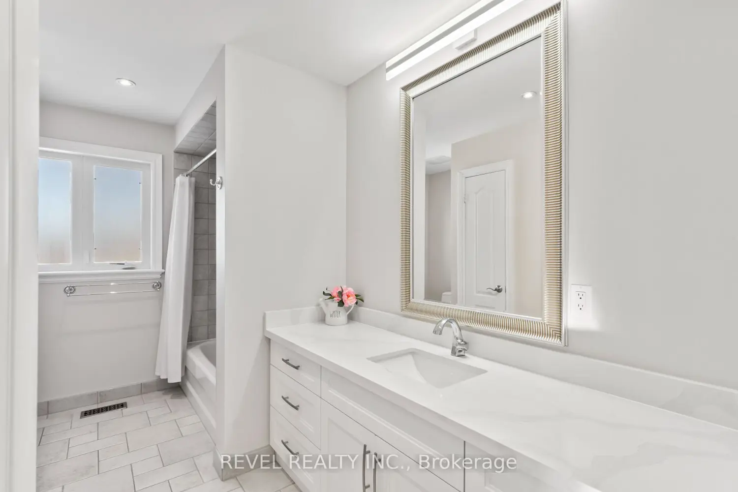 Additional image 9 of 70 Applewood Crescent