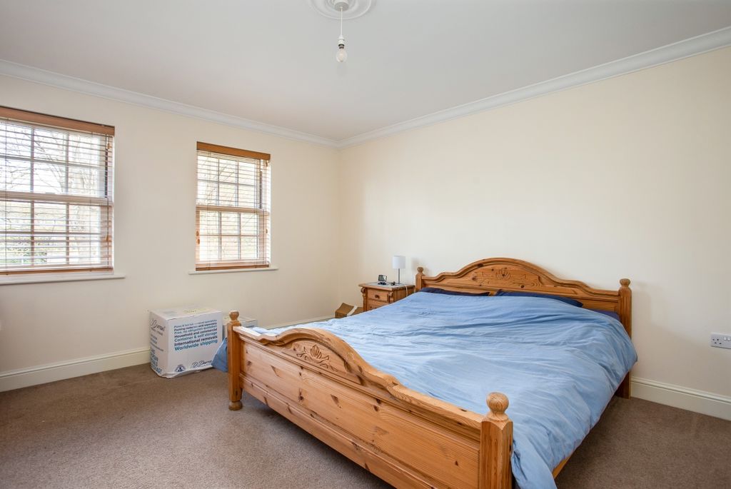 Additional image 7 of 5 bed detached house to rentNorth Parade, Horsham RH12