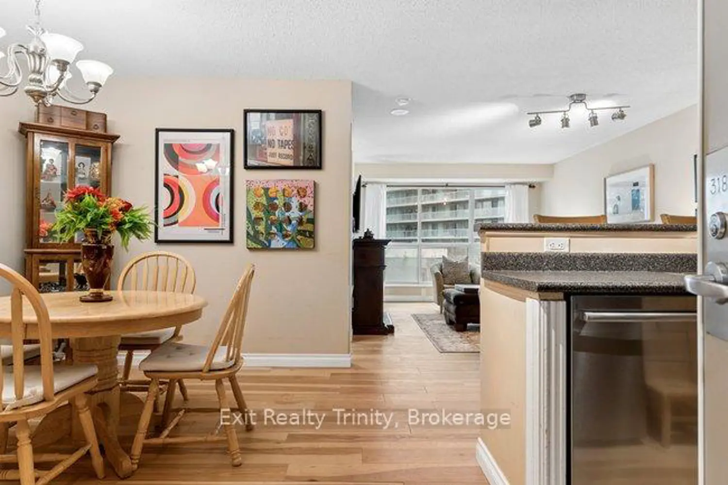 23 Lorraine Drive 318 photo 3