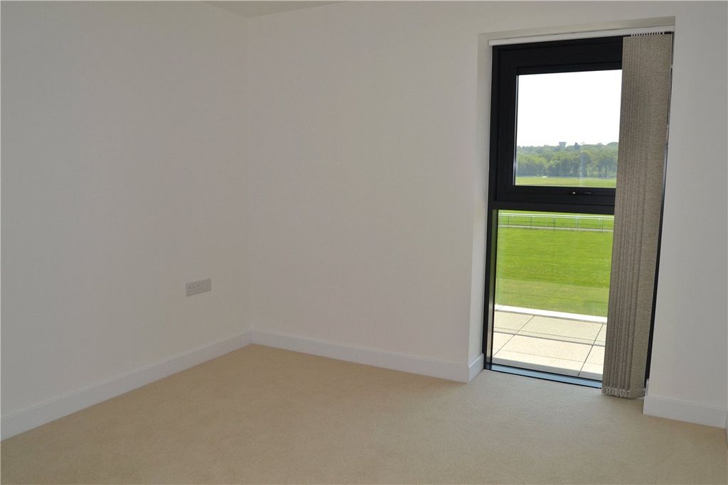 Additional image 8 of 2 bed flat to rentKingman Way, Newbury, Berkshire RG14
