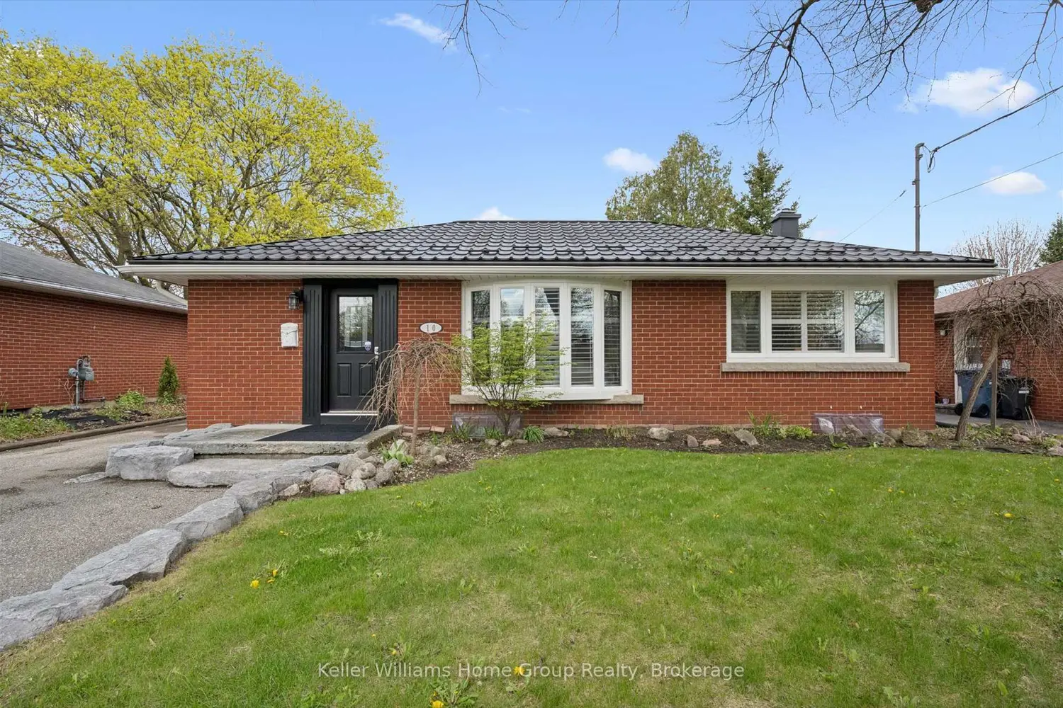 10 Sumac Place photo 3