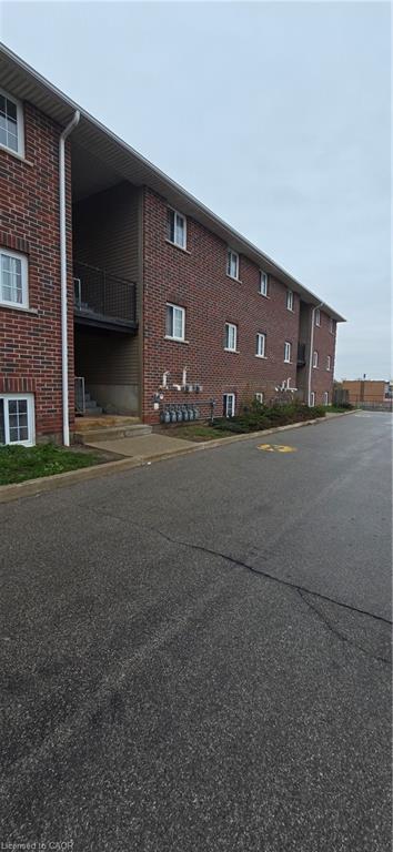 10-274 Highland Road E, Kitchener, ON, N2M 3W4