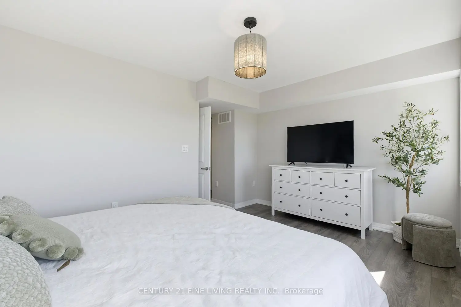 279 Downsview Park Boulevard photo 3