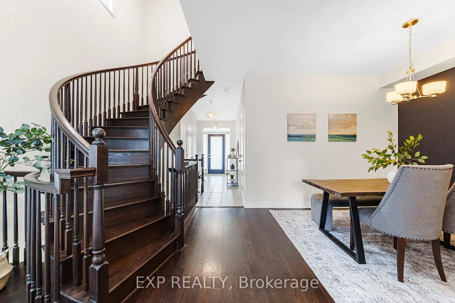 320 Broadridge Crescent photo 5