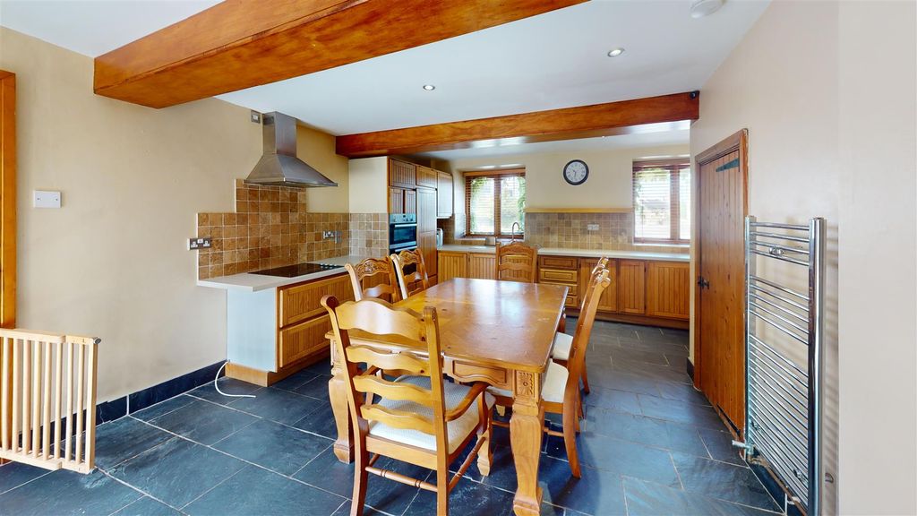 4 bed barn conversion to rentLlysworney, Cowbridge CF71 photo 4