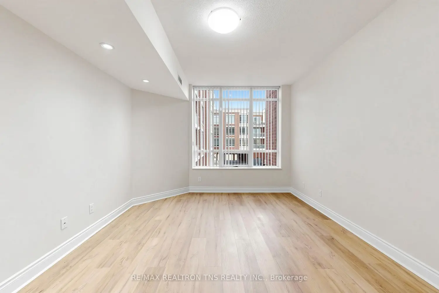 Additional image 11 of 10101 Yonge Street 313