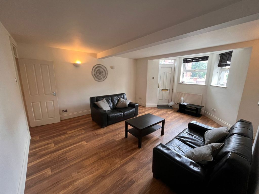 Additional image 2 of 2 bed flat to rentCardigan Road, Headingley, Leeds LS6