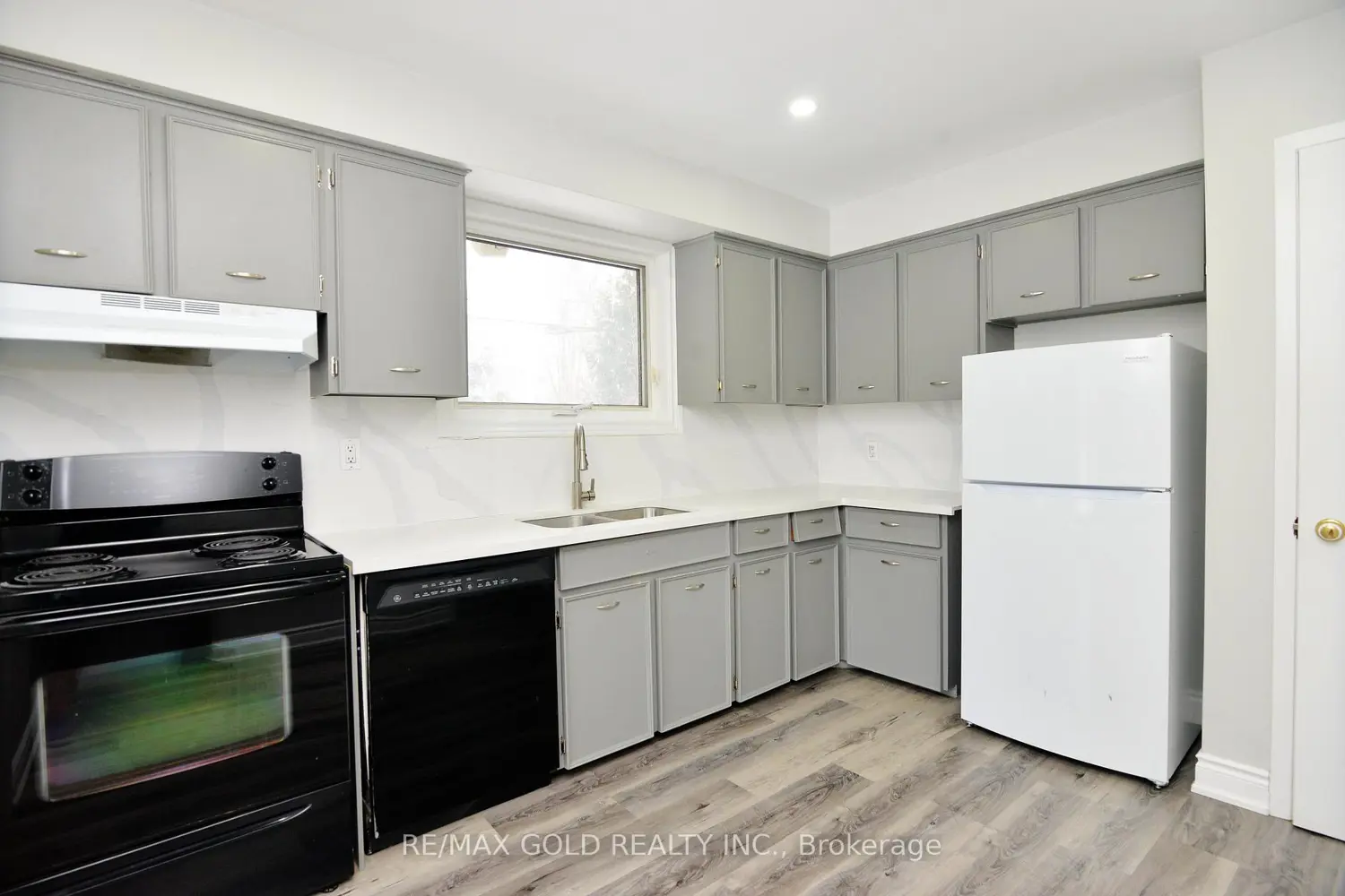 Additional image 9 of 70 Greystone Crescent