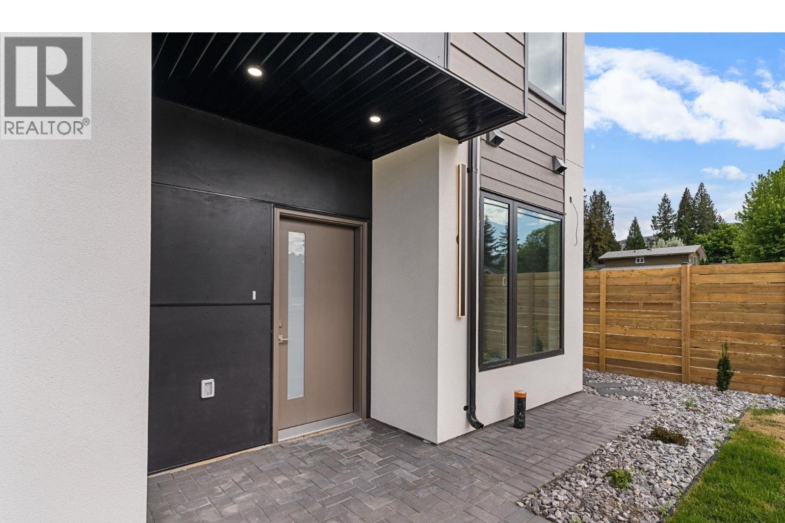 Additional image 8 of 4567 Gordon Drive, Kelowna, BC, V1W1T3