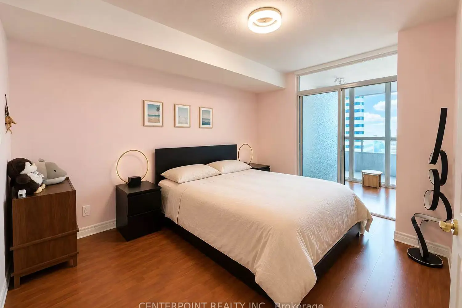 23 Hollywood Avenue 2001 photo 3