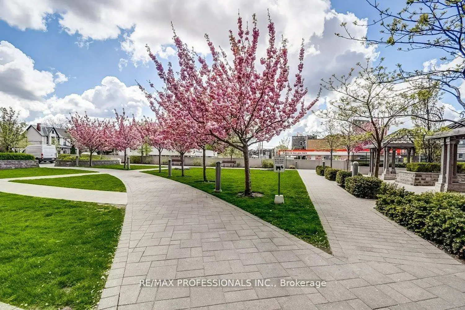 Additional image 18 of 60 Heintzman Street 930