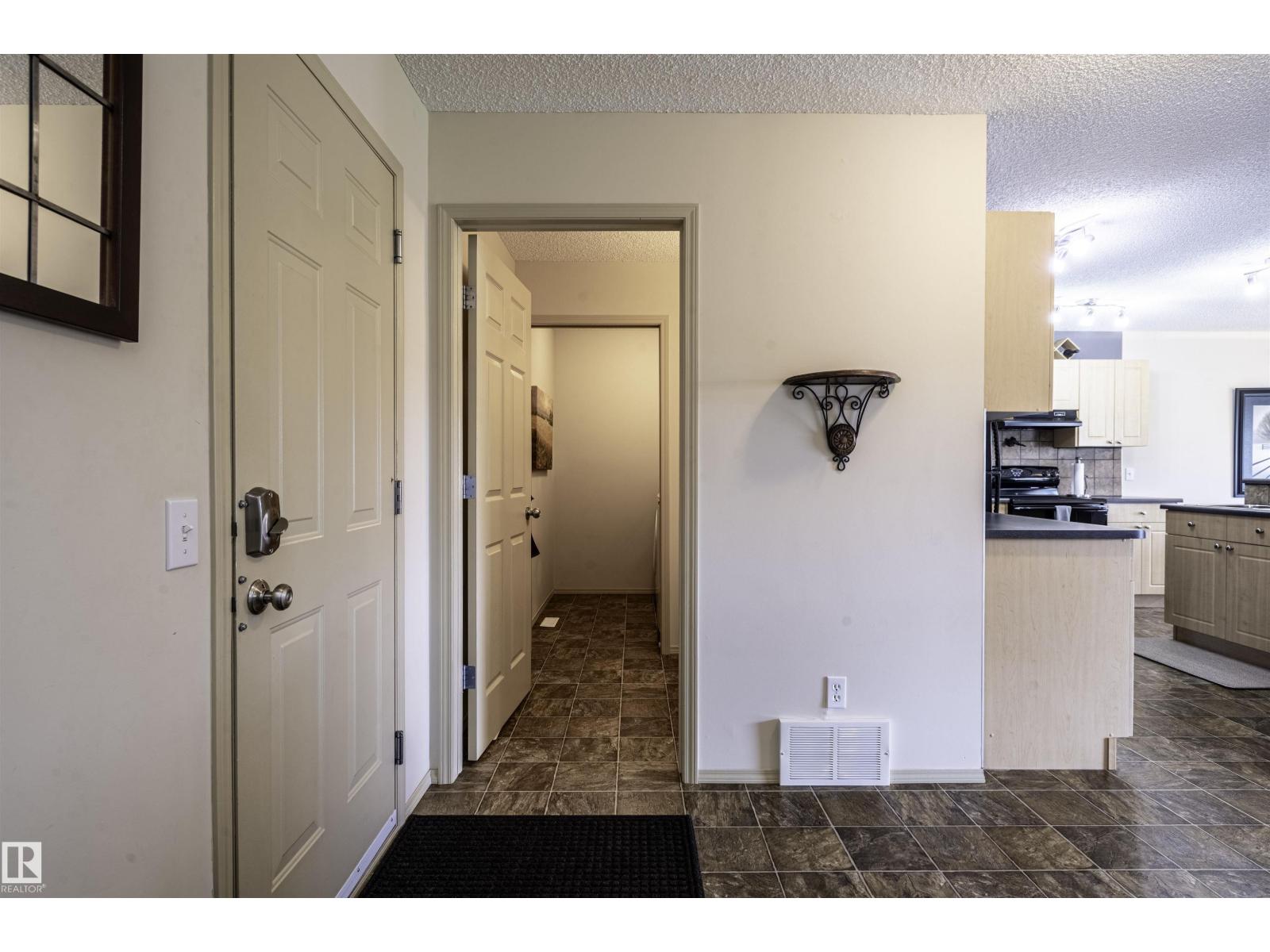 Additional image 5 of 15818 141 Street NW, Edmonton, AB, T6V1V7
