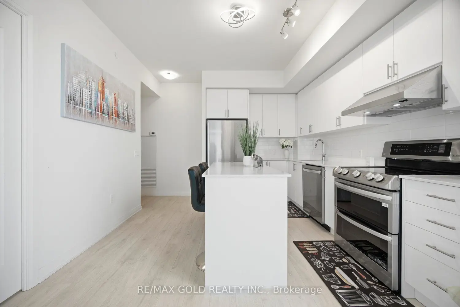 Additional image 2 of 8960 Jane Street 1421