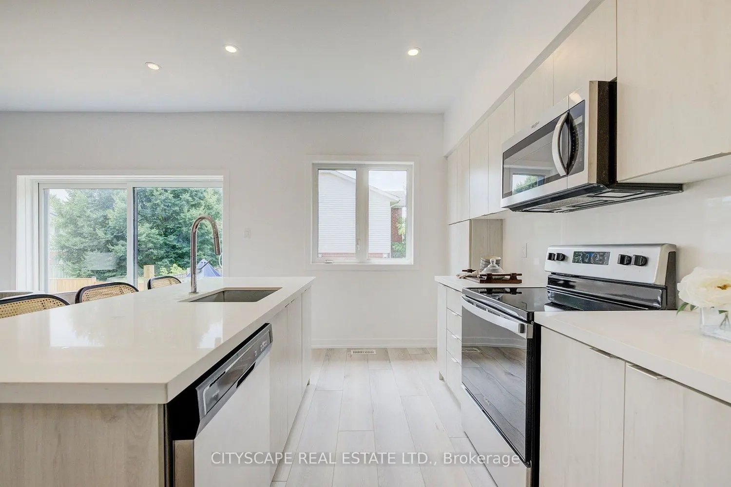 Additional image 7 of 416 Dundas Street 13