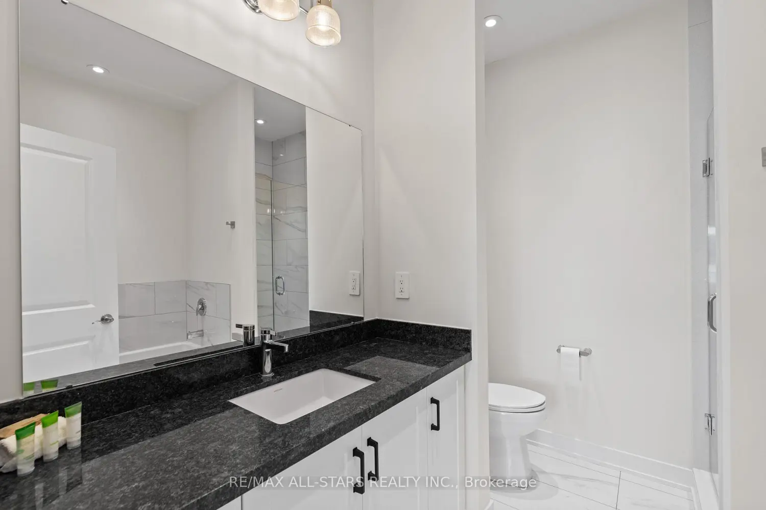 Additional image 11 of 1869 Muskoka Road 118 31