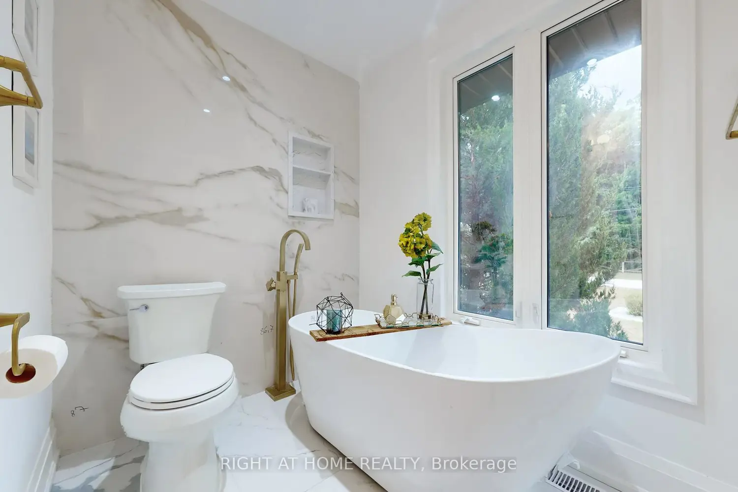 388 Bouchier Street photo 4