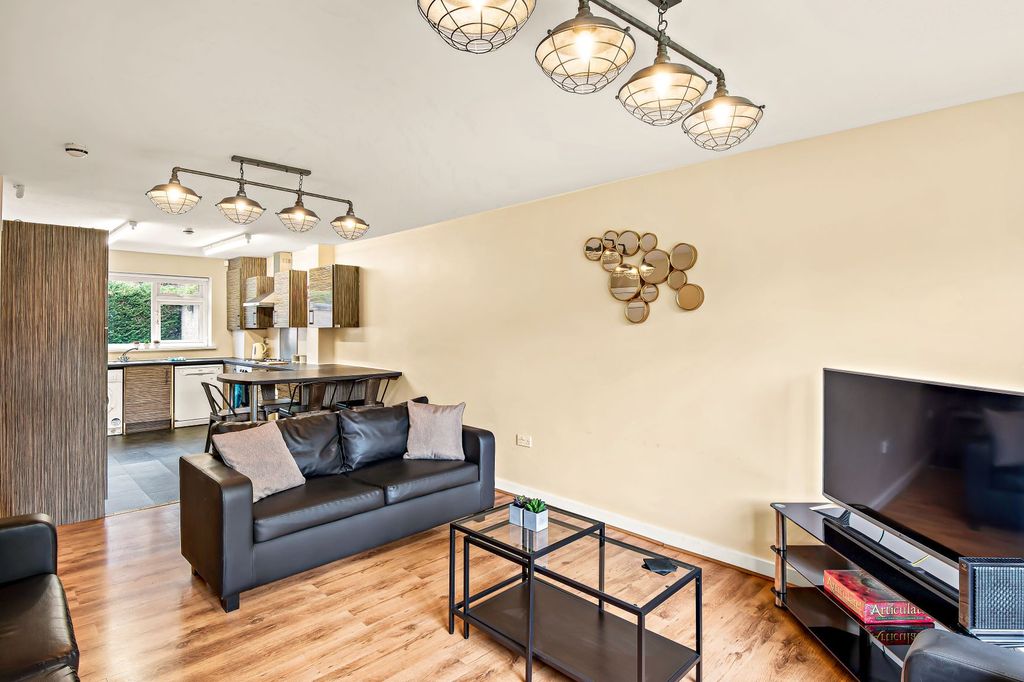 8 bed shared accommodation to rentStanmore Crescent, Leeds LS4