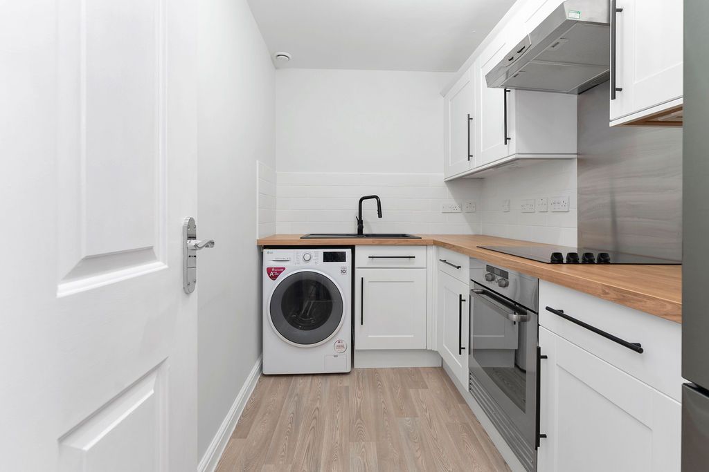 Additional image 5 of 2 bed flat to rentQueens Crescent, Livingston, West Lothian EH54