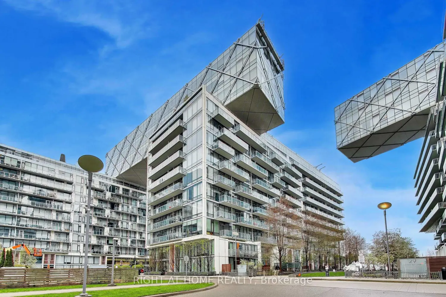 39 Queens Quay 918 photo 2