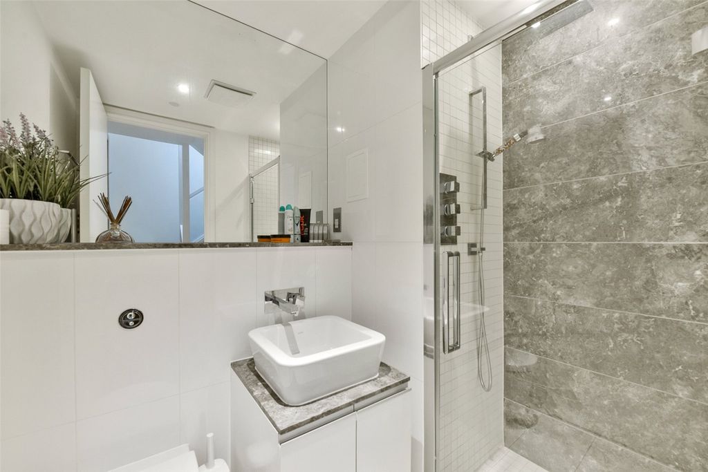 Additional image 6 of 2 bed flat to rentWindsor Quay, Thameside, Windsor, Berkshire SL4