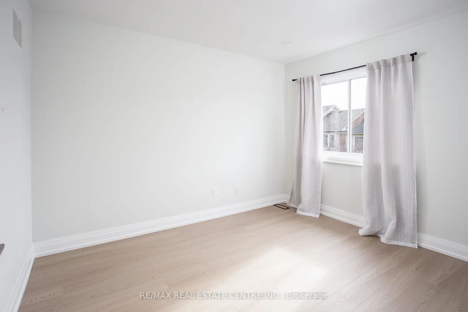 Additional image 11 of 5940 Blue Spruce Avenue