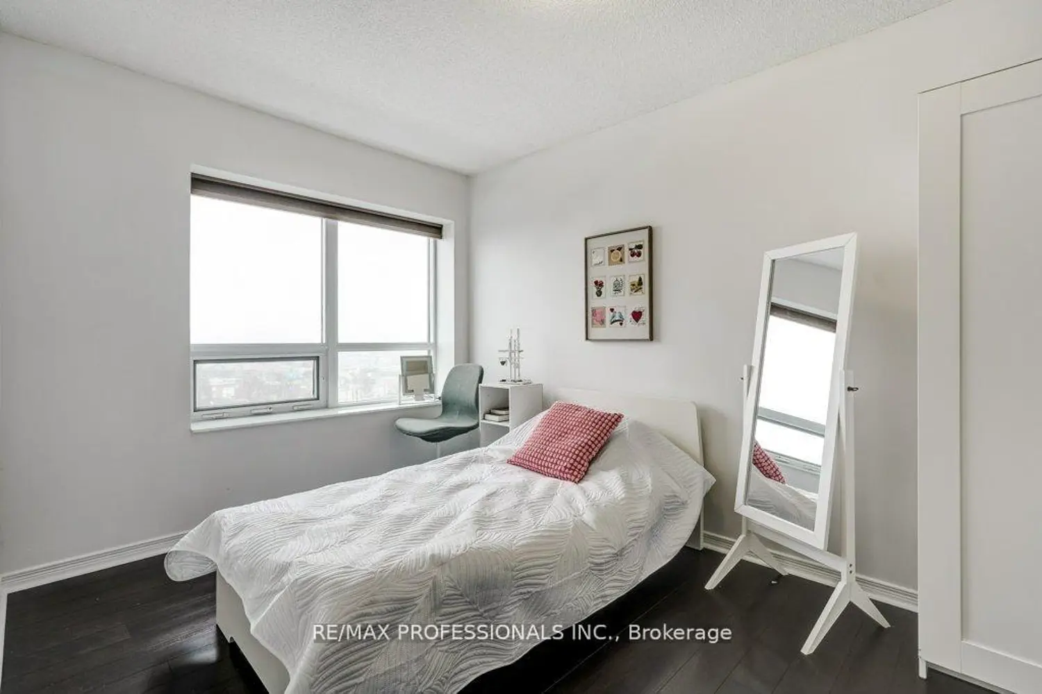 Additional image 10 of 60 Heintzman Street 930